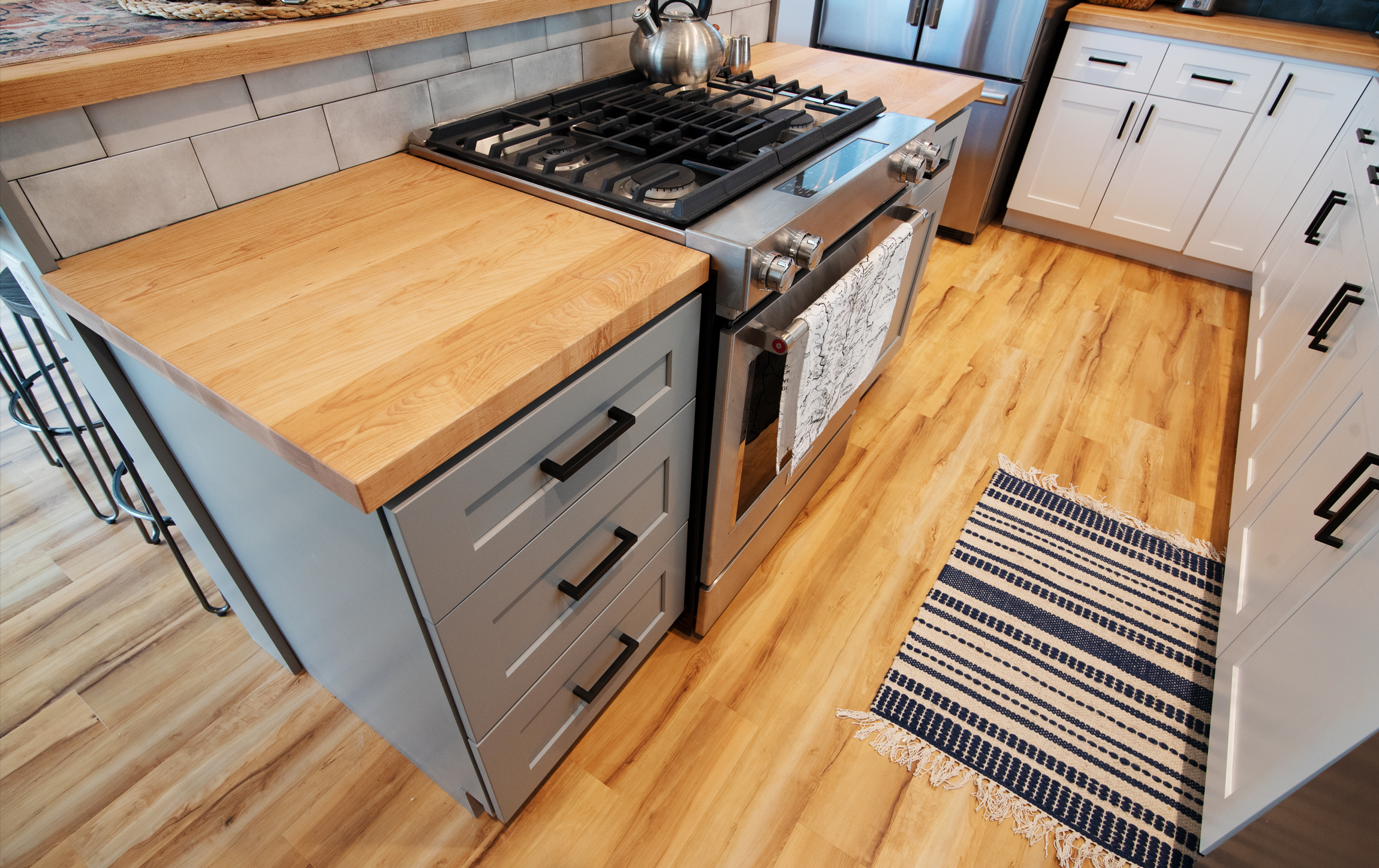 Custom Kitchen Cabinets 6
